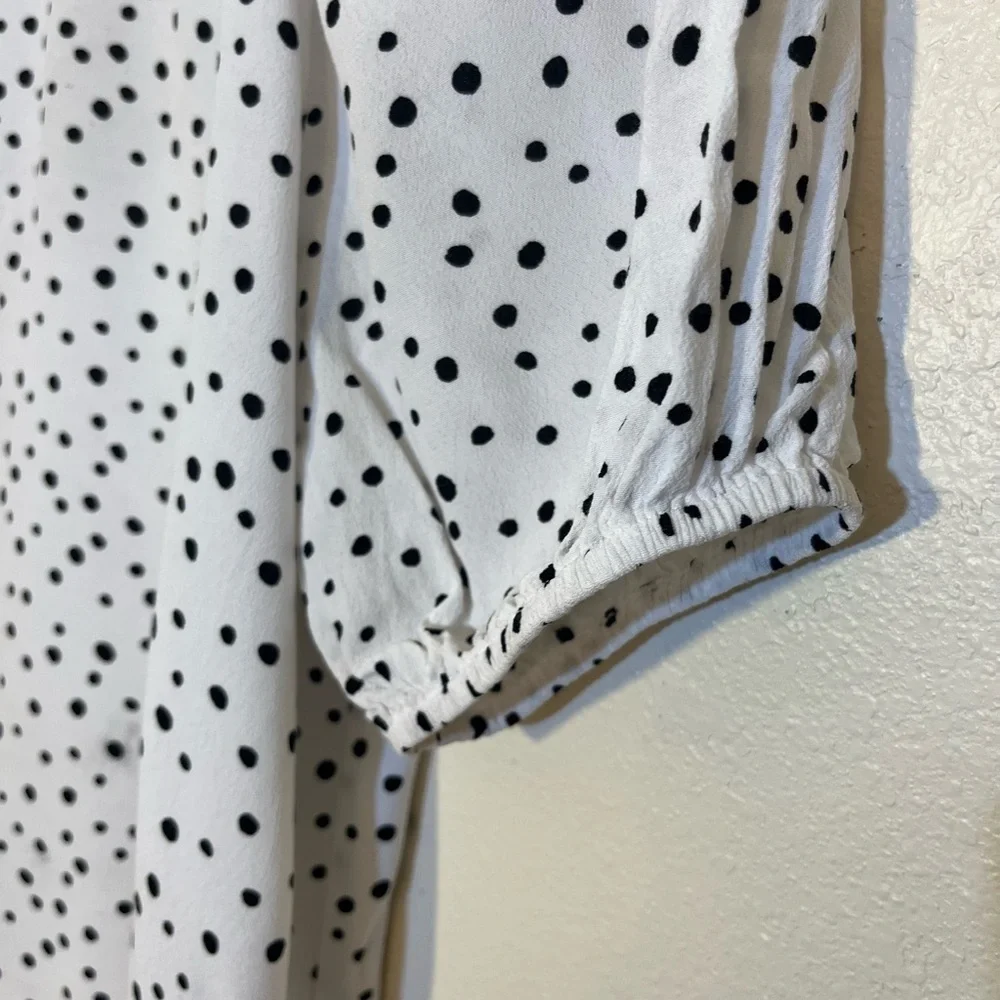 Loft Blouse - Women’s Small White - Black Dot Office
